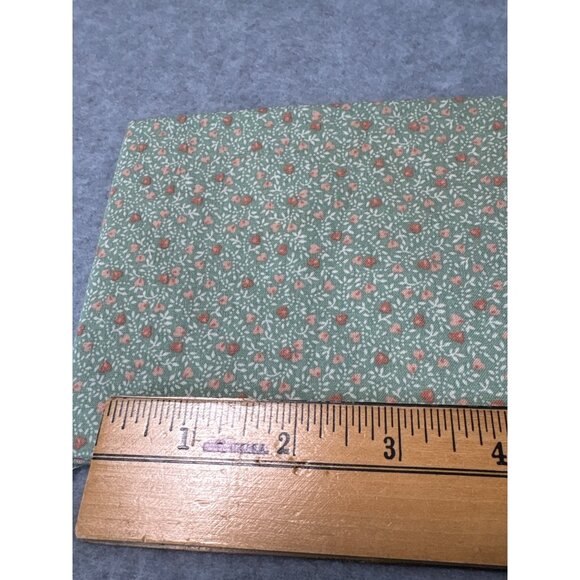 Green Strawberry Pattern Cotton Fat Quarter Fabric 18"x22" For Quilting Craft Pr - Picture 2 of 4